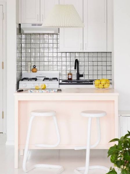 Kitchen Set Putih dan Backsplash Putih